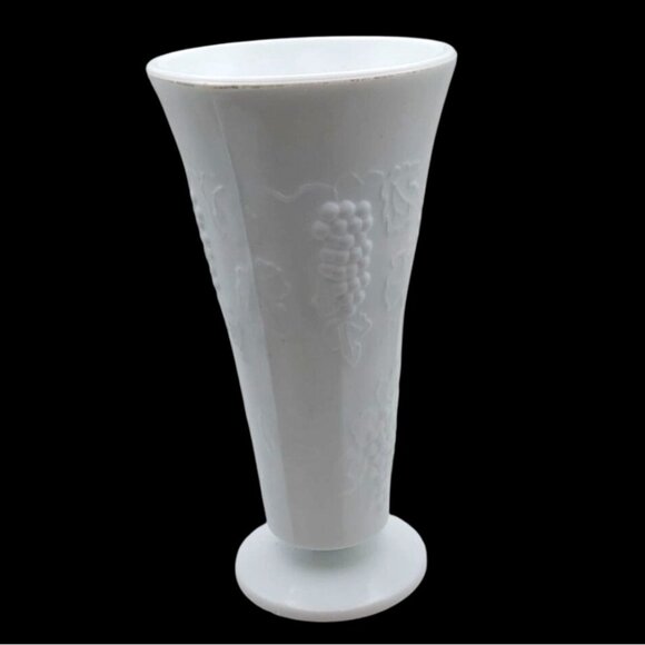 Vintage Indiana Milk Glass Paneled Embossed Harvest Grape Vine Pedestal Vase - Picture 3 of 8